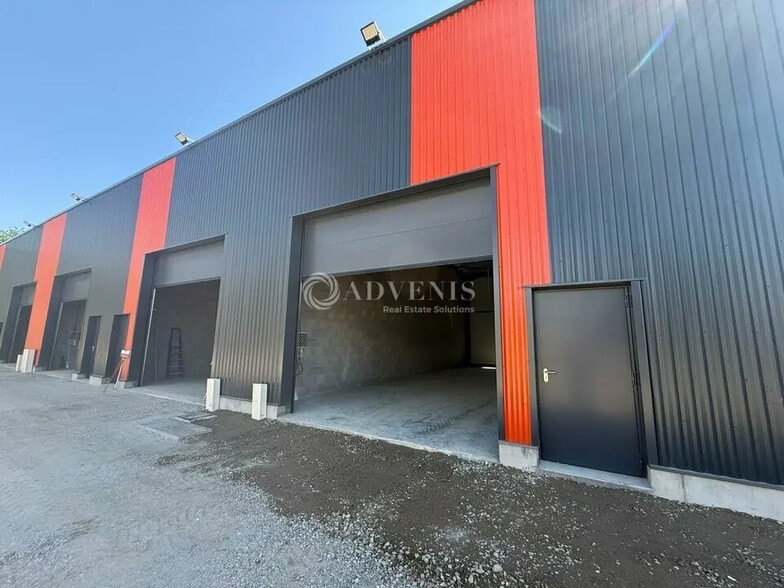Local d’activités dans Charvieu-Chavagneux à louer - Photo de l’immeuble – Image 1 sur 6