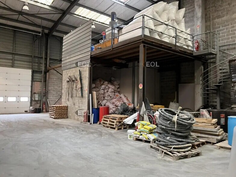 Local d'activités dans Carrières-sur-Seine à vendre - Photo de l’immeuble – Image 3 sur 14