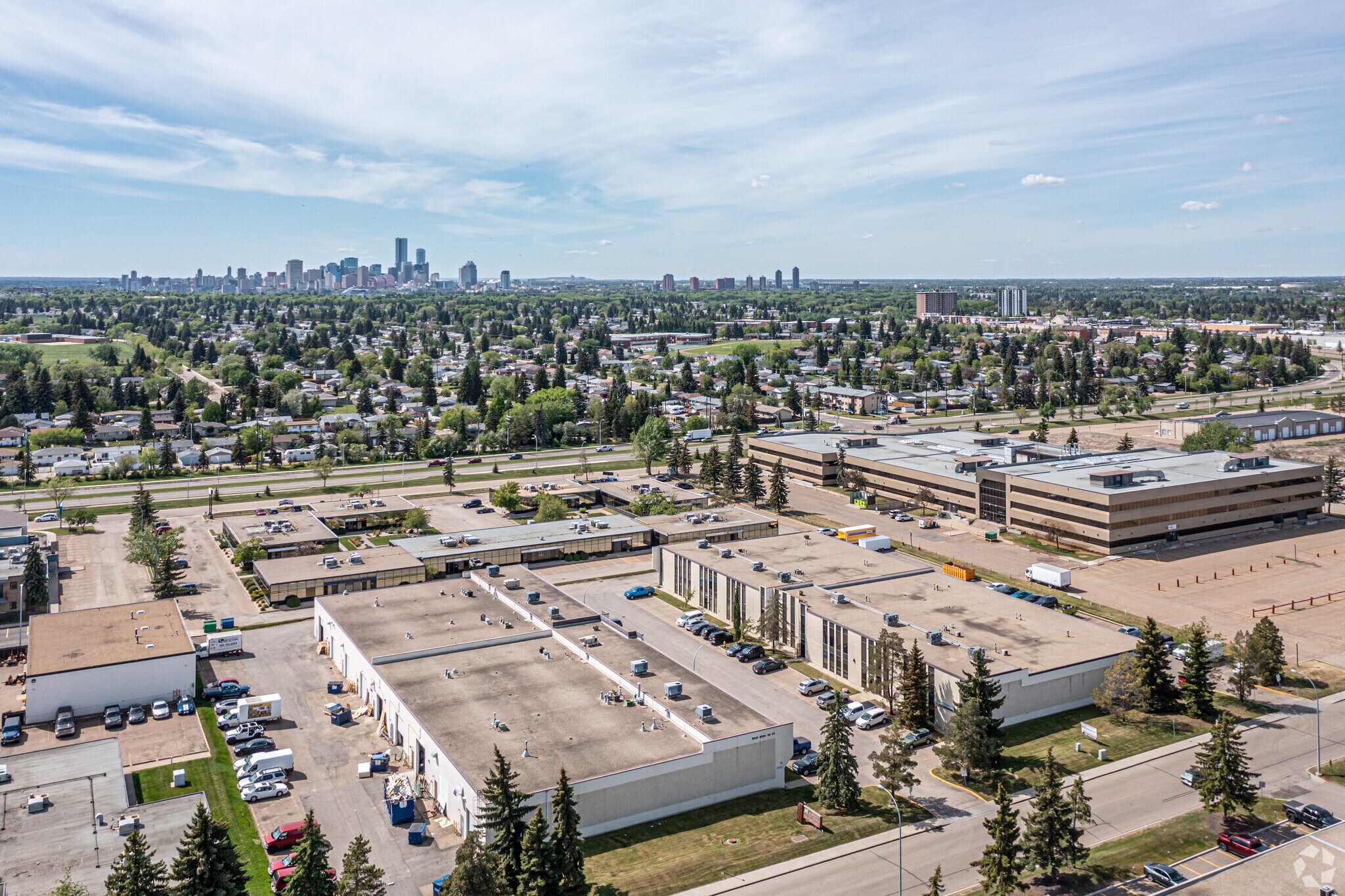 9356-9378 49th St NW, Edmonton, AB à louer Photo principale– Image 1 sur 9