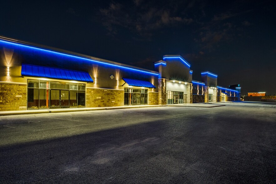 7535 W US Highway 90, San Antonio, TX à louer - Photo de l’immeuble – Image 1 sur 9