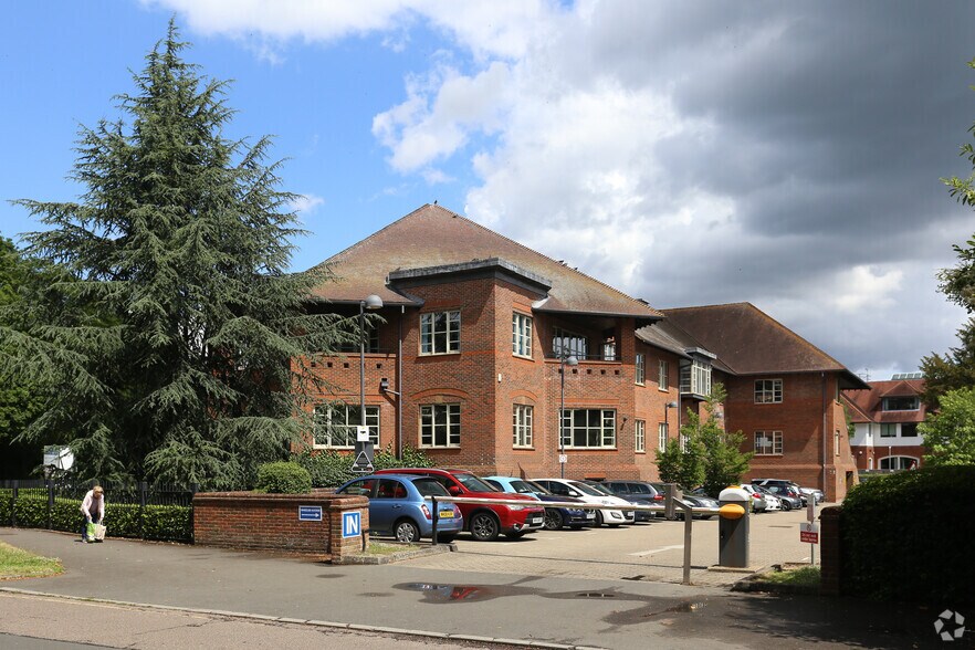 Guilford Rd, Leatherhead à louer - Photo de l’immeuble – Image 3 sur 3