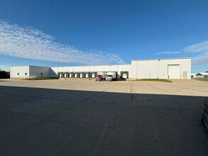 423 Southgate Ct SW, Cedar Rapids, IA à louer Photo de l’immeuble– Image 1 sur 12