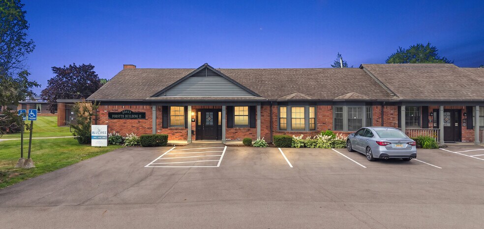 23411 Jefferson Ave, Saint Clair Shores, MI à louer - Photo de l’immeuble – Image 1 sur 12