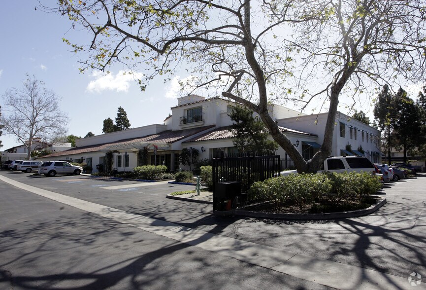 1933 Cliff Dr, Santa Barbara, CA à louer - Photo principale – Image 1 sur 6