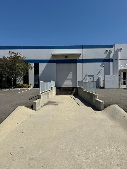 725 E Los Angeles Ave, Monrovia, CA à louer - Photo de l’immeuble – Image 2 sur 6