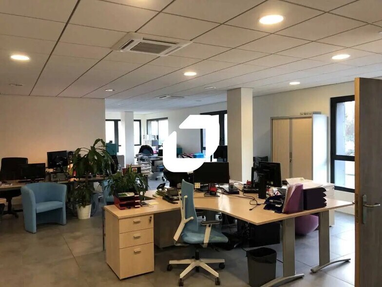 Bureau dans Orgeval à vendre - Photo de l’immeuble – Image 3 sur 5