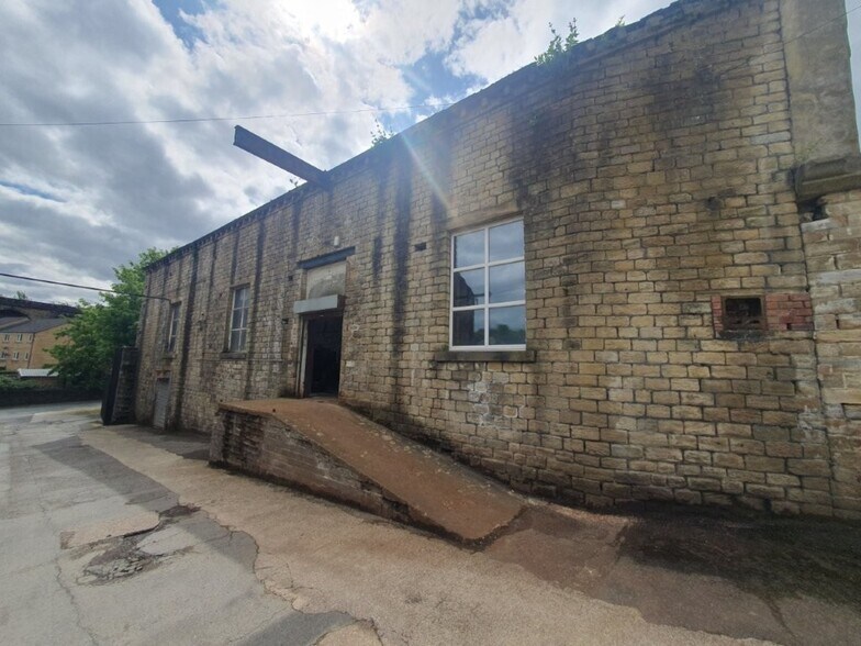 Dale St, Huddersfield à louer - Photo de l’immeuble – Image 2 sur 3