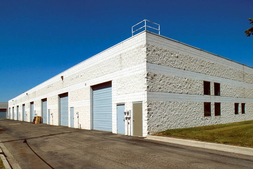 1397 Piedmont Dr, Troy, MI à louer - Photo de l’immeuble – Image 2 sur 5