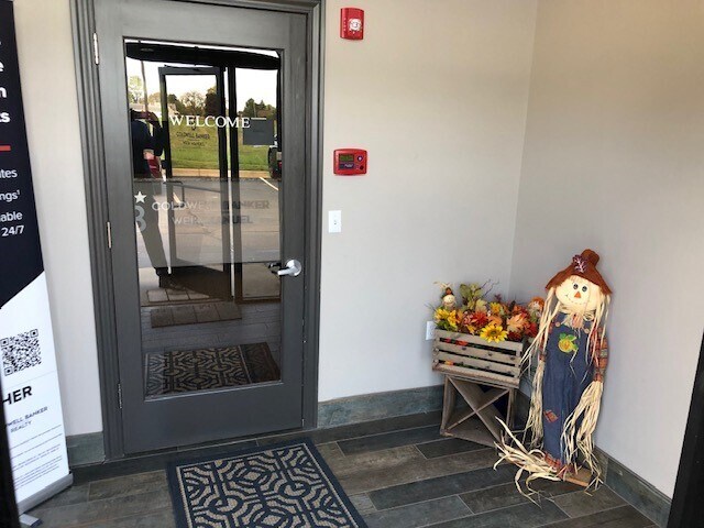 45200 Card Rd, Macomb Township, MI à louer Photo de l’immeuble– Image 1 sur 15