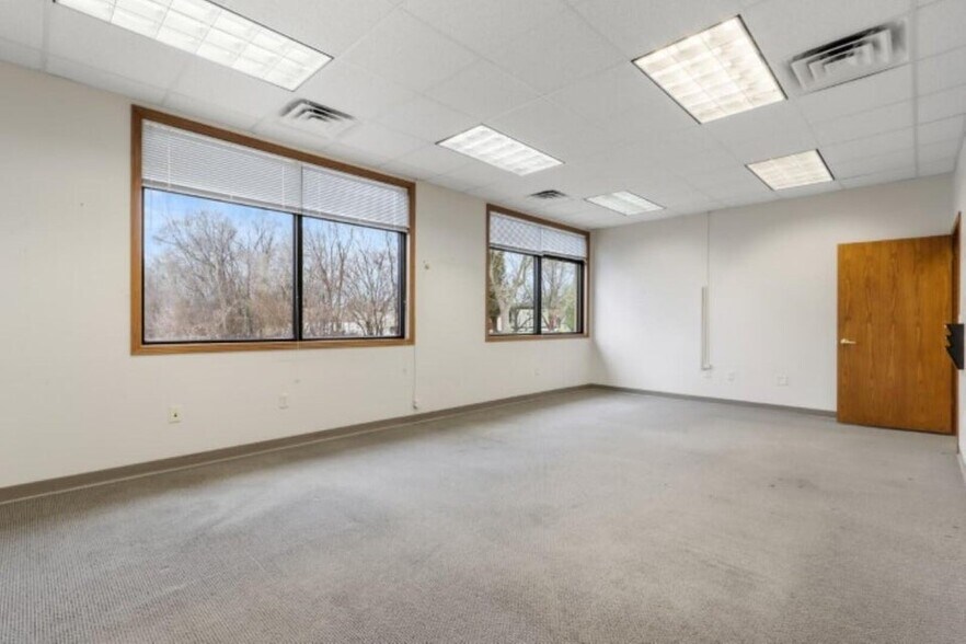 611-615 E Geneva St, Elkhorn, WI à louer - Photo de l’immeuble – Image 3 sur 9