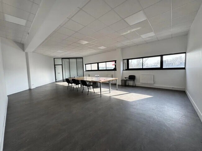 Plus de détails pour Bureau à louer