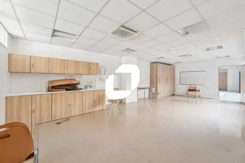 Bureau dans Ivry-sur-Seine à louer - Photo de l’immeuble – Image 3 sur 22