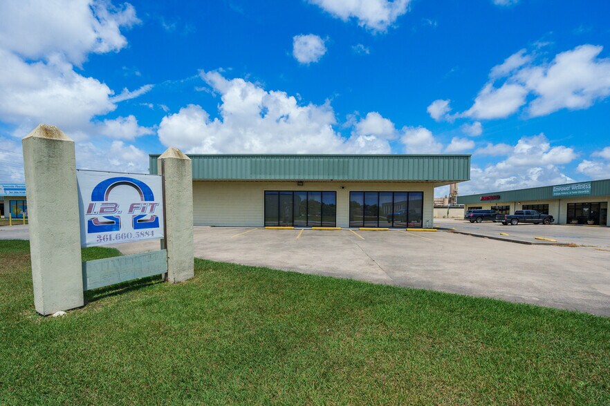 5801 Patton St, Corpus Christi, TX à louer - Photo de l’immeuble – Image 2 sur 13