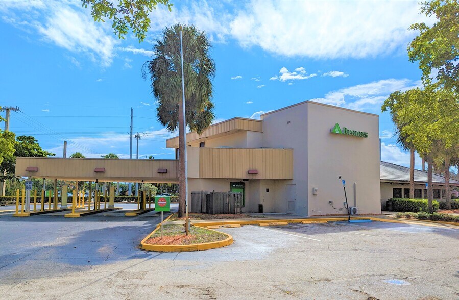 650 N Congress Ave, Delray Beach, FL à louer - Photo de l’immeuble – Image 3 sur 9