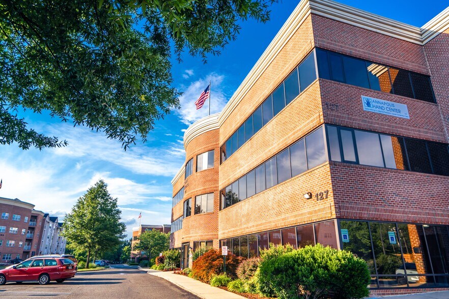 127 Lubrano Dr, Annapolis, MD à louer - Photo de l’immeuble – Image 1 sur 9