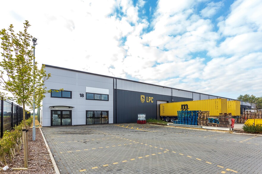 Howitt Close, Biggleswade à louer - Photo de l’immeuble – Image 2 sur 27