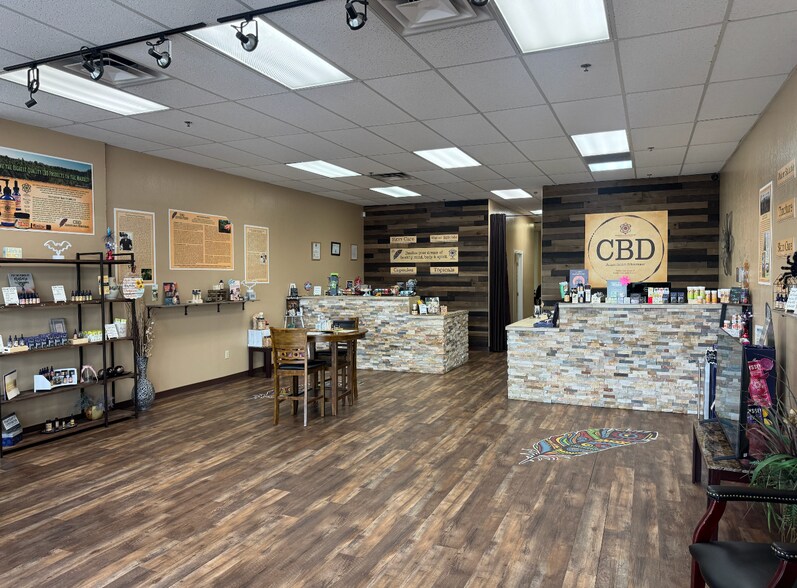 1300 E Plumb Ln, Reno, NV à louer - Photo de l’immeuble – Image 3 sur 9