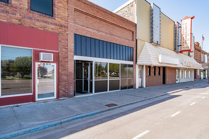 27 NW Main St, Blackfoot, ID à vendre - Photo de l’immeuble – Image 1 sur 30