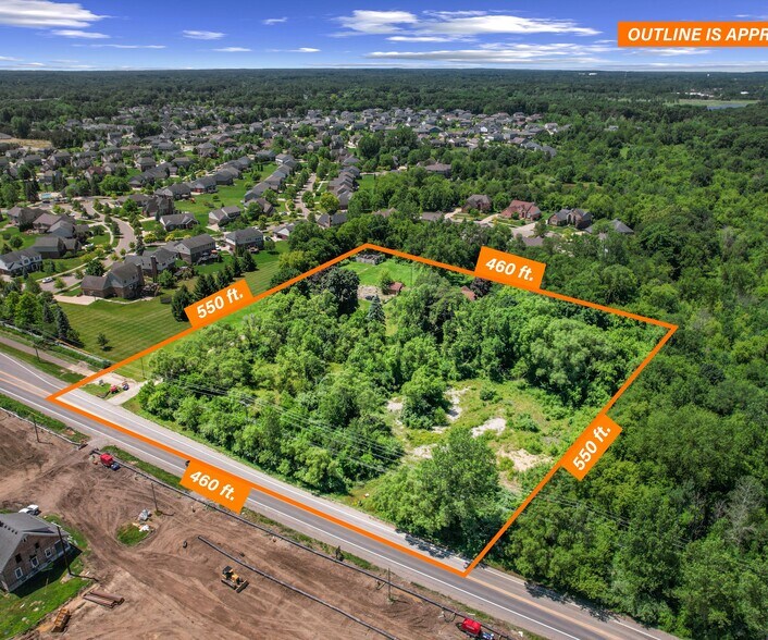 27491 Pontiac Trl, South Lyon, MI à vendre - Photo de l’immeuble – Image 3 sur 17