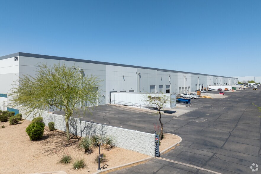 120 E Corporate Pl, Chandler, AZ à louer - Photo de l’immeuble – Image 2 sur 5