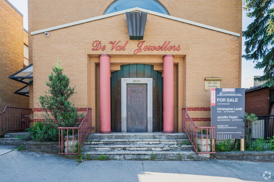 2547 Eglinton Ave W, Toronto, ON à vendre - Photo de l’immeuble – Image 3 sur 7