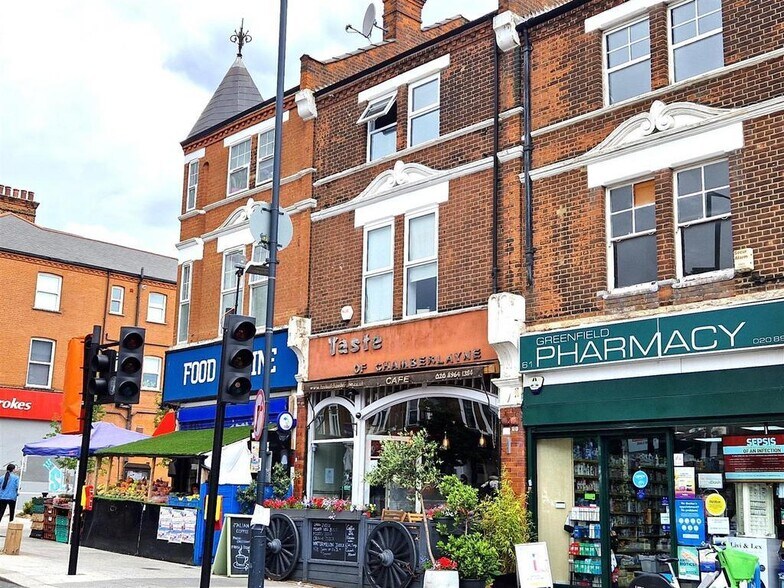 63 Chamberlayne Rd, Londres à vendre - Photo de l’immeuble – Image 2 sur 7
