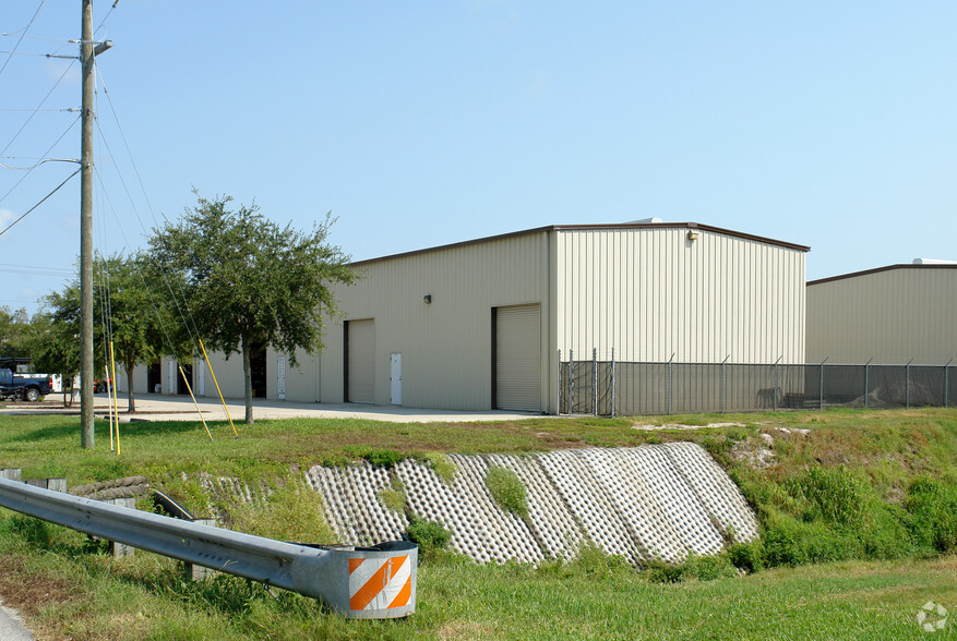 1731 Fern Palm Dr, Edgewater, FL à vendre - Photo de l’immeuble – Image 1 sur 6