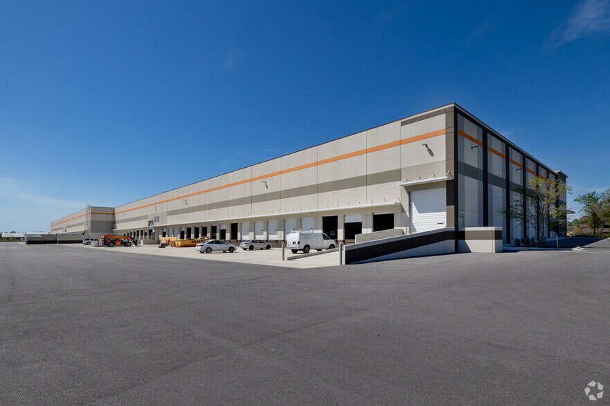 8332 Cypress Plaza Dr, Jacksonville, FL à louer - Photo de l’immeuble – Image 3 sur 8