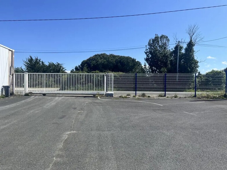 Local d'activités dans Bourcefranc-le-Chapus à vendre - Photo de l’immeuble – Image 2 sur 2