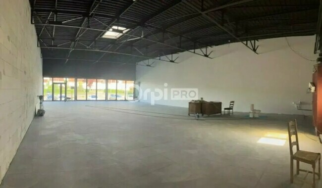 Plus de détails pour Local commercial à vendre