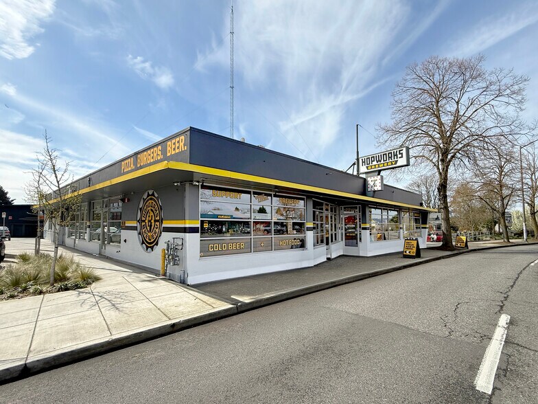 2944 SE Powell Blvd, Portland, OR à louer - Photo principale – Image 1 sur 9