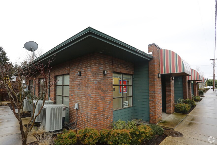 40 River Loop, Eugene, OR à louer - Photo de l’immeuble – Image 3 sur 6