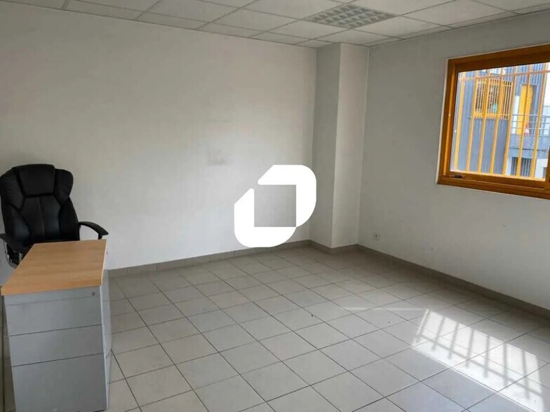 Bureau dans Sevran à louer - Photo de l’immeuble – Image 3 sur 6