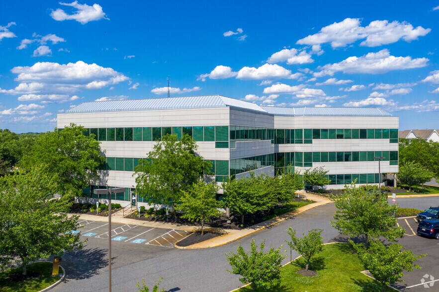 1000 Bishops Gate Blvd, Mount Laurel, NJ à louer - Photo de l’immeuble – Image 2 sur 5