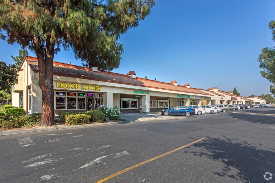 2601 Oakdale Rd, Modesto, CA à louer - Photo de l’immeuble – Image 2 sur 2