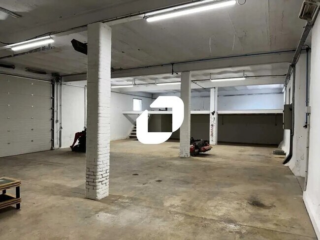 Plus de détails pour 18 Avenue De La Falaise, Sassenage - Bureau, Local d'activités à louer