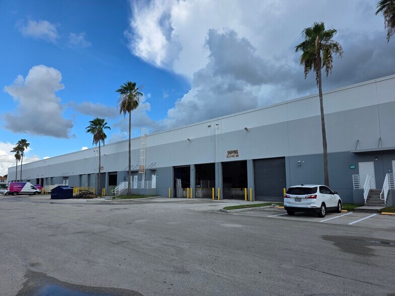 4405-4493 NW 97th Ave, Doral, FL à louer - Photo de l’immeuble – Image 3 sur 10