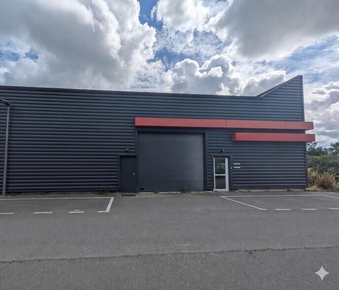 Local d’activités dans Vannes à louer - Photo de l’immeuble – Image 1 sur 3