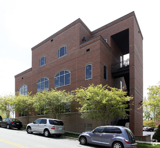 600 Market St, Chapel Hill, NC à louer - Photo de l’immeuble – Image 3 sur 34