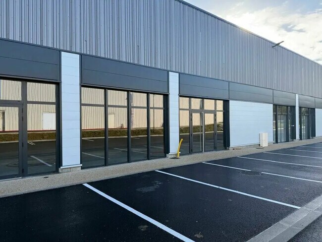 Plus de détails pour Local commercial à louer