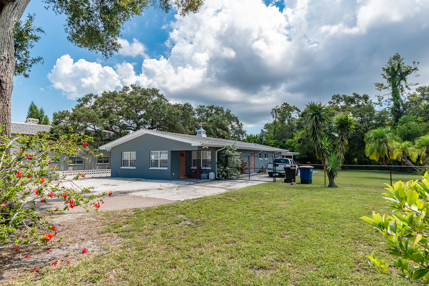 105 N Lady Mary Dr, Clearwater, FL à vendre - Photo de l’immeuble – Image 3 sur 8