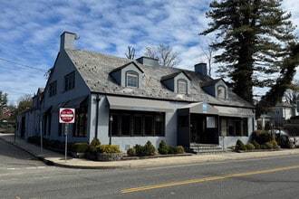 410 Main St, Port Washington, NY à louer Photo de l’immeuble– Image 2 sur 9