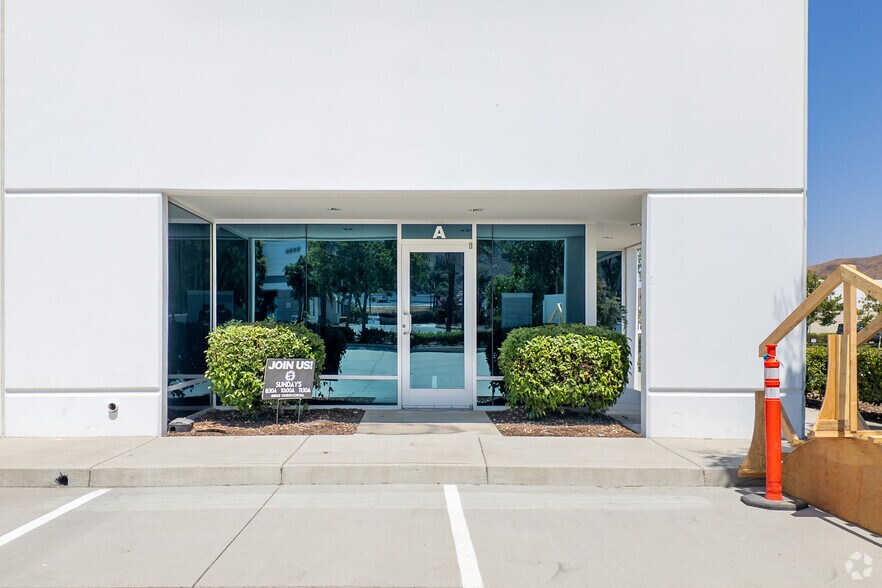 9106 Pulsar Ct, Corona, CA à louer - Photo de l’immeuble – Image 3 sur 4