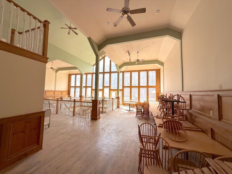390 Main St, Chimney Rock, NC à vendre - Photo de l’immeuble – Image 2 sur 9