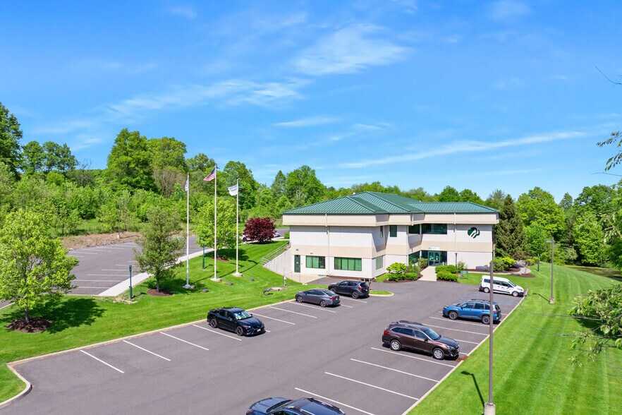 30 Scotts Corner Dr, Montgomery, NY à vendre - Photo de l’immeuble – Image 2 sur 28