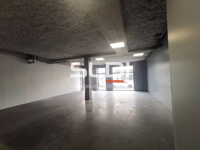 117 Avenue Jean Moulin, Saint-Laurent-de-Mure à louer - Photo de l’immeuble – Image 3 sur 7