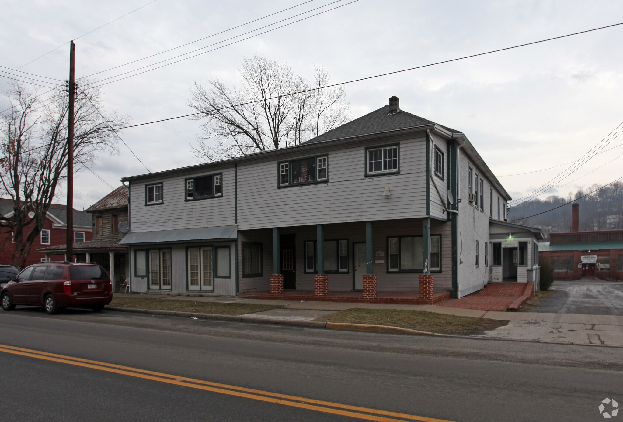 292 N Washington St, Berkeley Springs, WV à vendre Photo principale– Image 1 sur 3