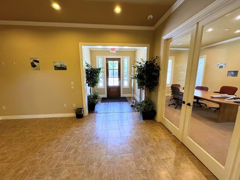 16510 Avenplace Rd, Tomball, TX à louer - Photo intérieure – Image 2 sur 12