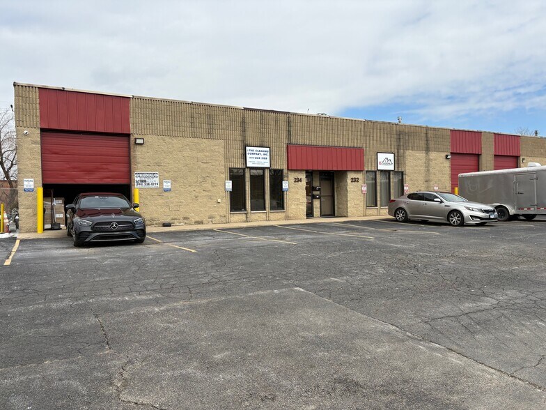 224-234 W Stone Rd, Villa Park, IL à louer - Photo de l’immeuble – Image 2 sur 3