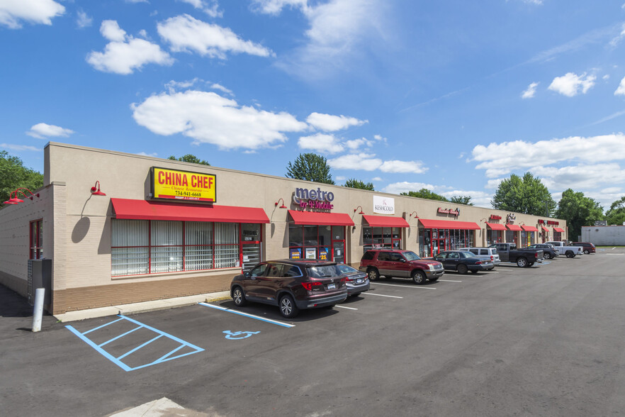 9219-9301 Wayne Rd, Romulus, MI à louer - Photo de l’immeuble – Image 3 sur 12